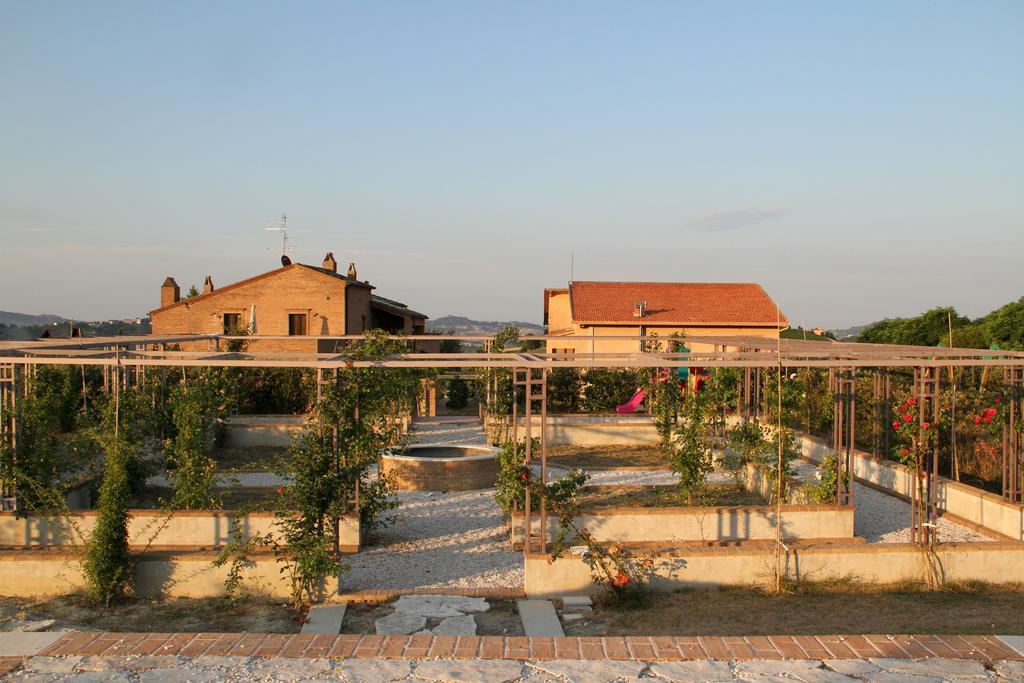 Agriturismo Fattoria Marchetti Hotell Montalto delle Marche Exteriör bild