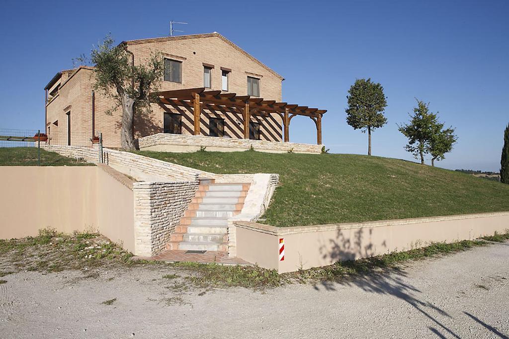 Agriturismo Fattoria Marchetti Hotell Montalto delle Marche Exteriör bild
