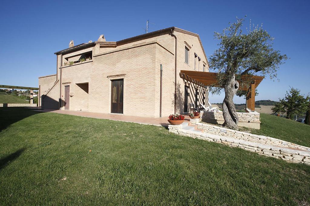 Agriturismo Fattoria Marchetti Hotell Montalto delle Marche Exteriör bild